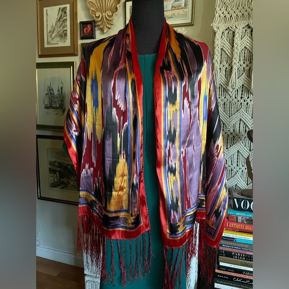 Geometric pattern silk scarf - Picture 6 of 9